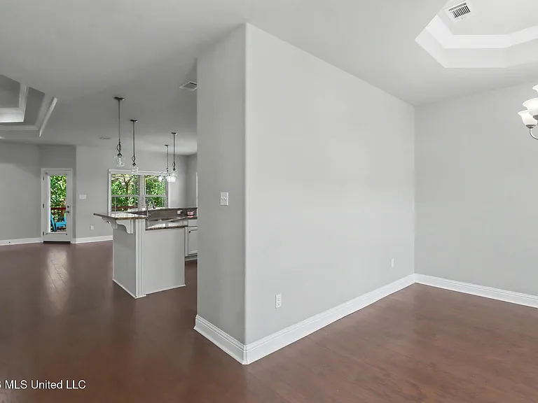 789 Bay Breeze Dr — Photo 3