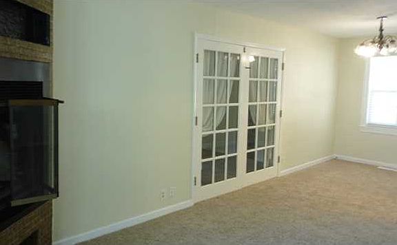 5th image of 3333 Van Buren St