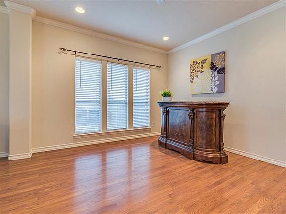 4th image of 12729 Linford Dr