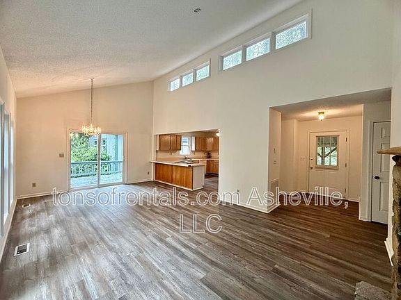4th image of 327 Winding Way Ln