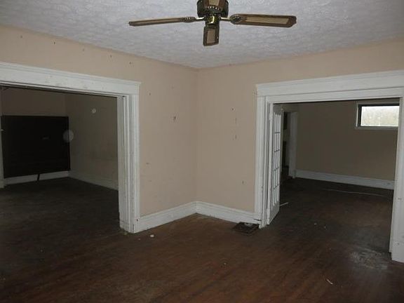 4th image of 144 E Broadway St