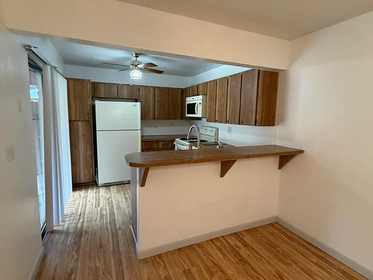 2201 SW 28th St #50 — Photo 7