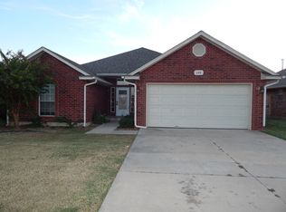 328 Madison Place Dr, Moore, OK 73160