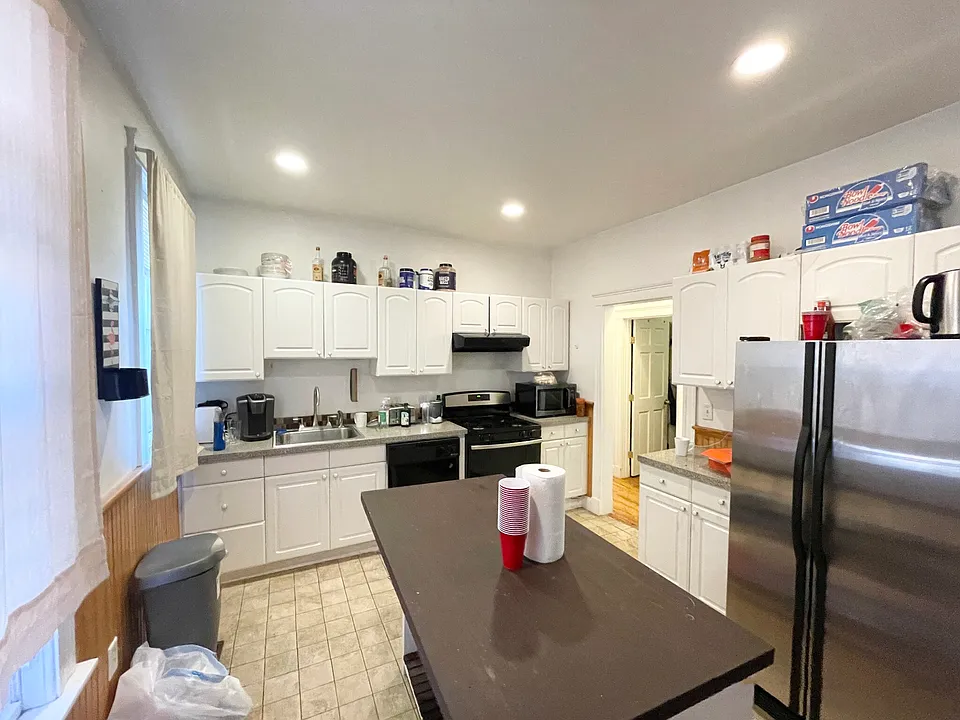 37 Hillside St #4