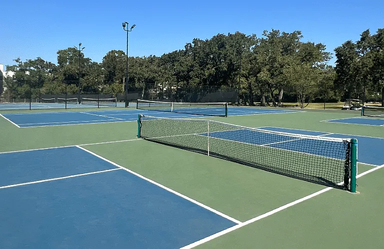 Woodlake Oaks Apartments — Photo 29
