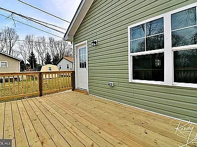 528 E North St — Photo 10