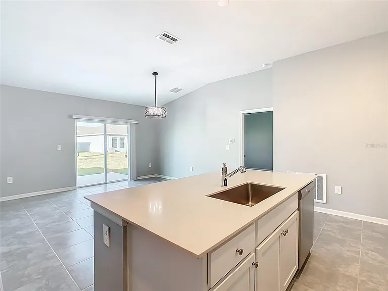 1033 Holden Way — Photo 7