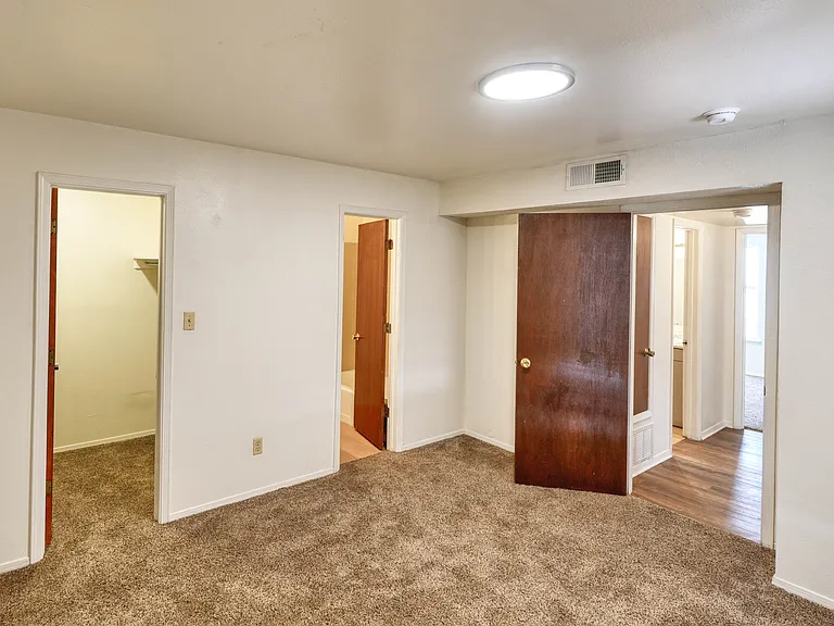 Branson Apartments — Photo 32