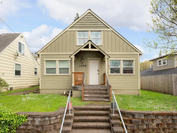1559 SE Hamilton St, Roseburg, OR 97470