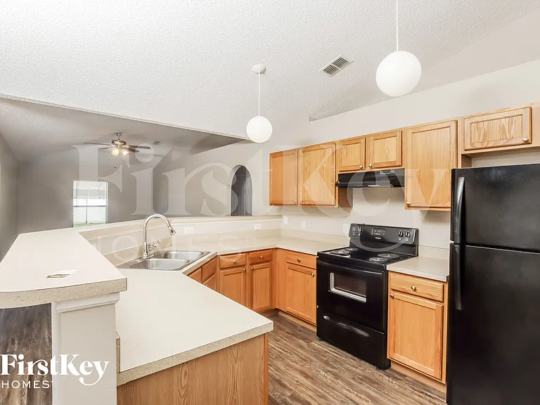 1198 Venus St SE — Photo 6
