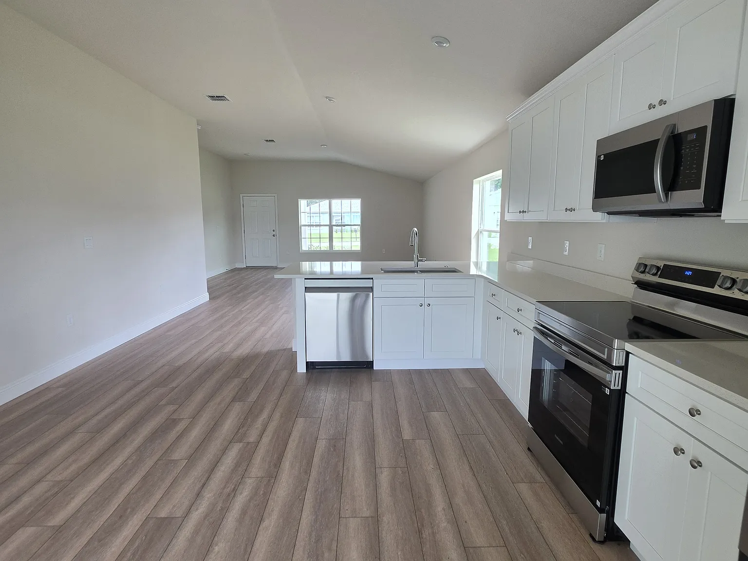 4 bed, 1856 sqft, $2,295 — Photo 2