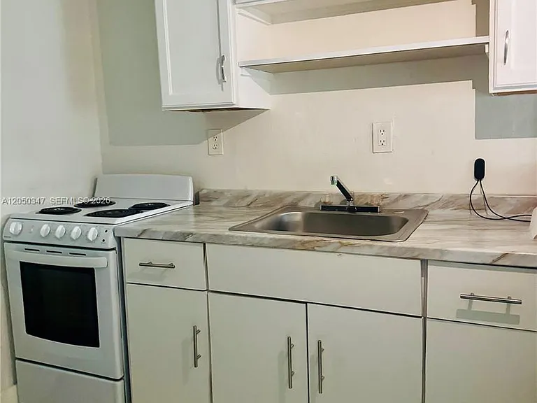800 NW 56th St #3 — Photo 1