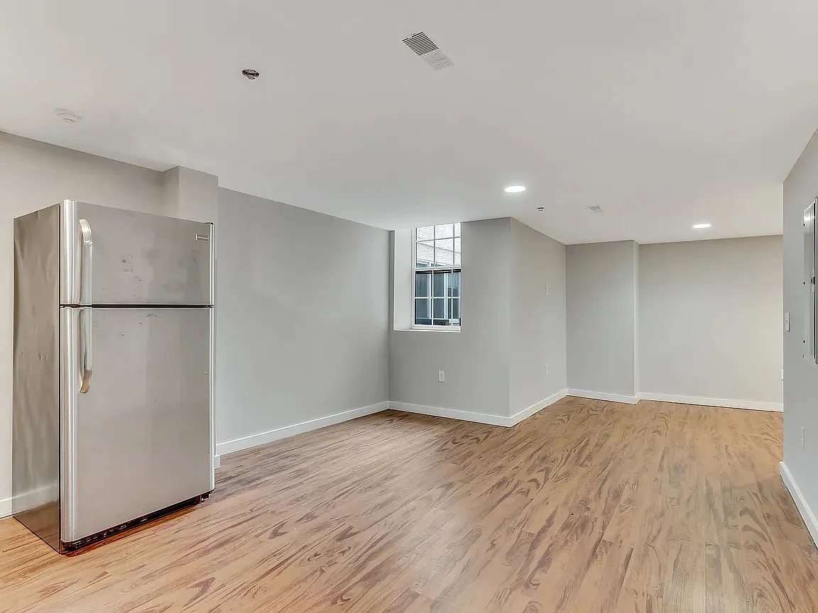 3 bed, $1,725 — Photo 2