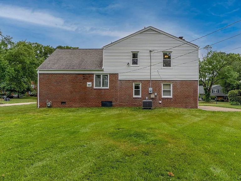 8407 Pamela Dr — Photo 27