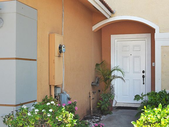 2nd image of 5733 Tuscany Way #5733