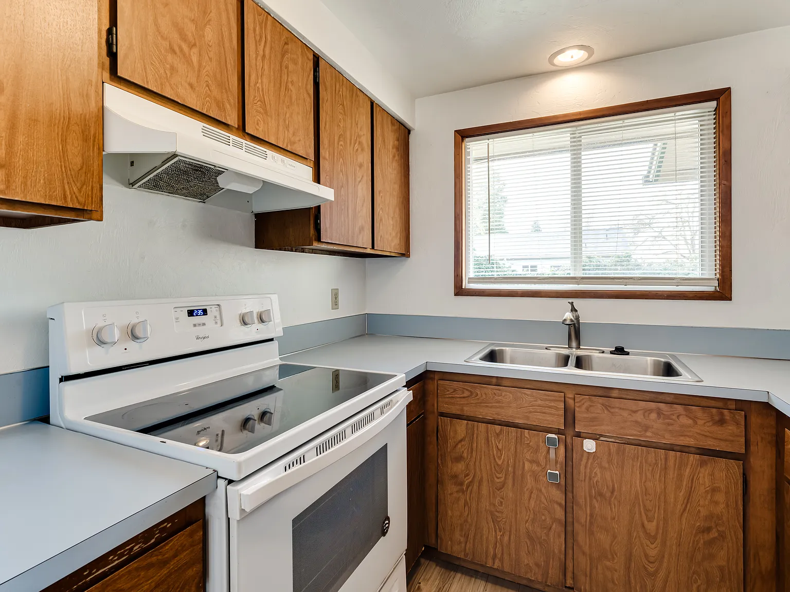 3 bed, 1042 sqft, $1,925 — Photo 4