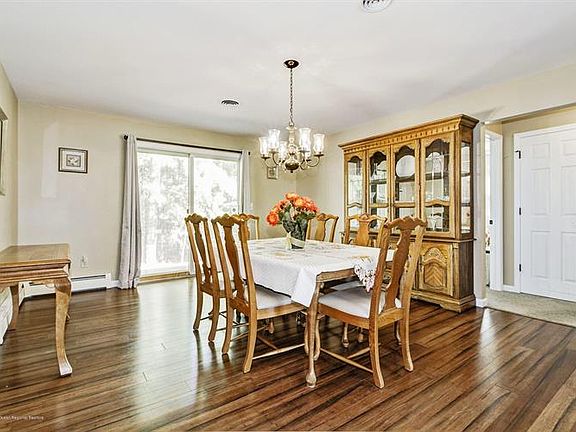 5th image of 19 Burlington Ct