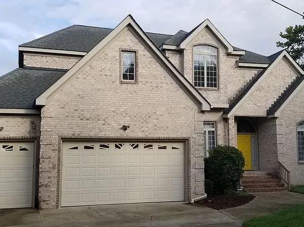 13 Hampshire Dr, Hampton, VA 23669