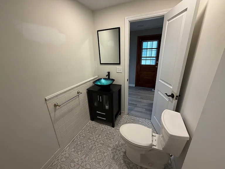 917 Taylor Ave — Photo 9