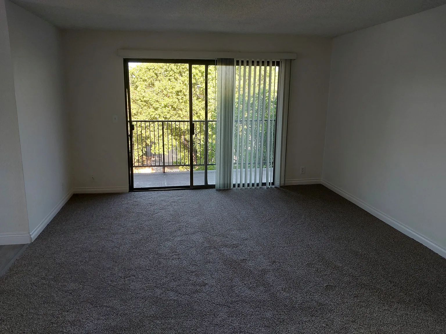 2 bed, 800 sqft, $2,200 — Photo 3