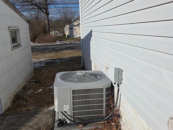 4th image of 5200 Emerson St