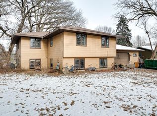 927 40th Ln, Anoka, MN 55303