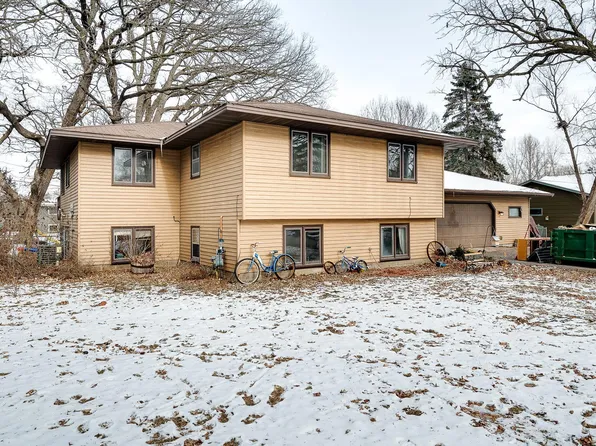 927 40th Ln, Anoka, MN 55303