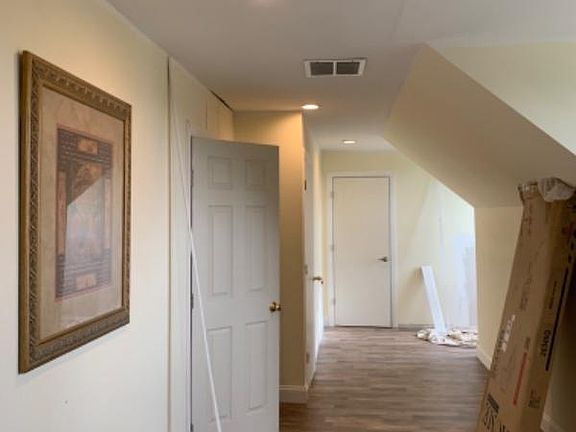 4th image of 464 Lambda Ave S