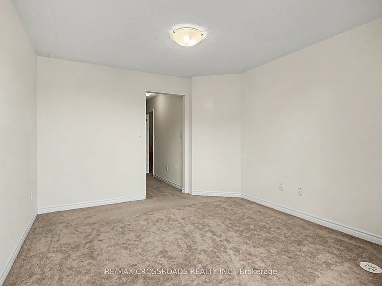 17 Eaton Park Ln #15 — Photo 12