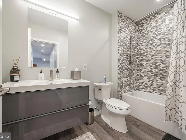 1501 N 31st St #Penthouse 3 — Photo 13