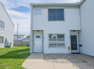 75 Rosebud Ln, Mount Clemens, MI 48043