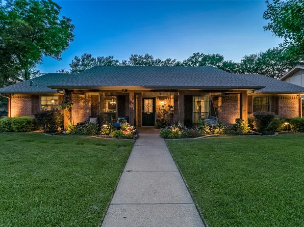 2845 Autumn Dr, Hurst, TX 76054