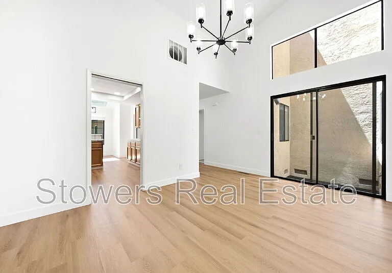 2033 Raphael Ct — Photo 18