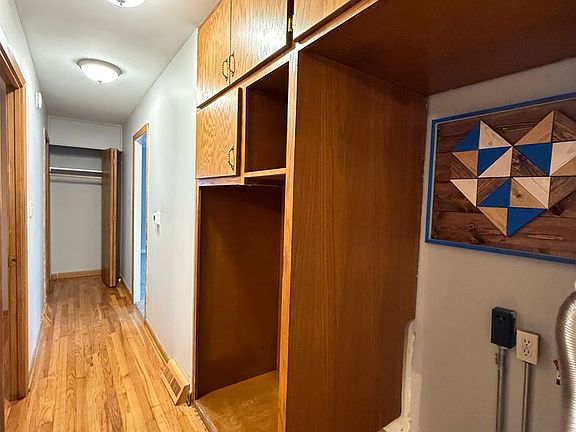 3rd image of 40 Lynnwood Dr
