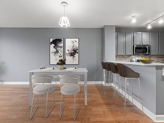 4th image of 1901 S Calumet Ave #76