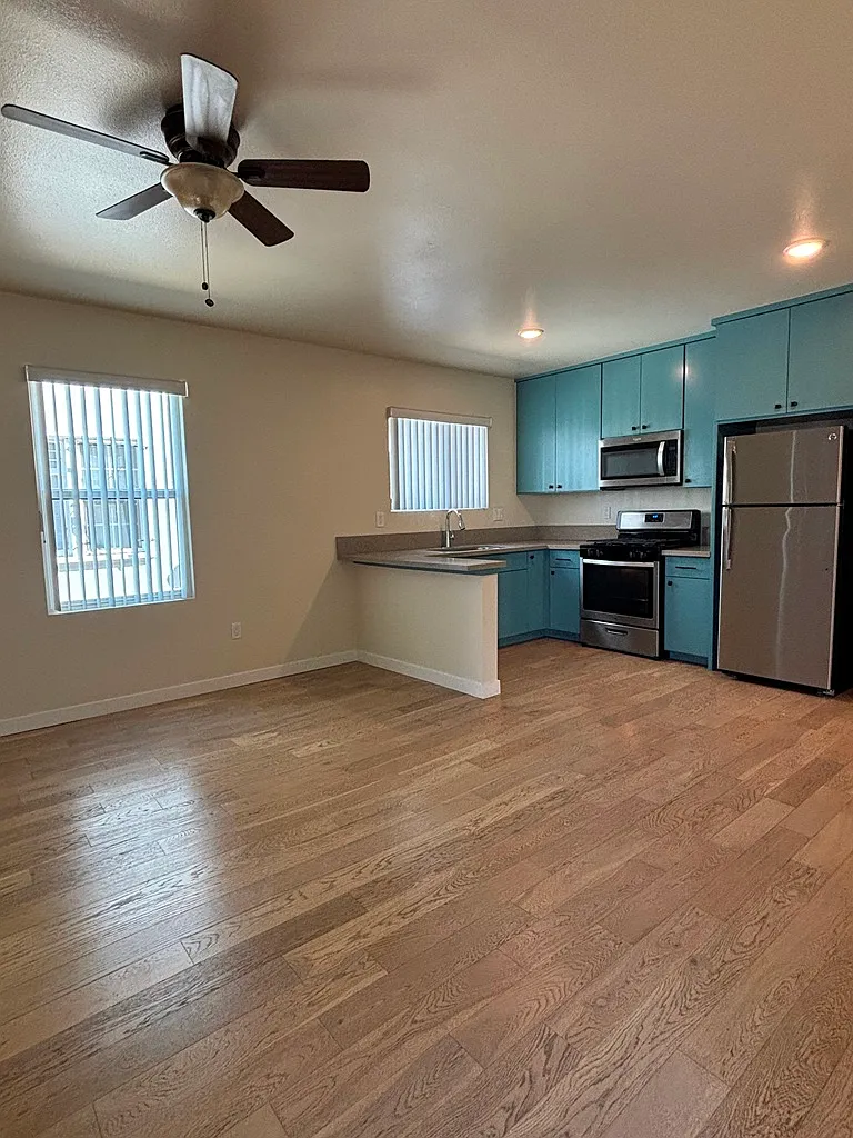 3 bed, 1150 sqft, $3,650 — Photo 2