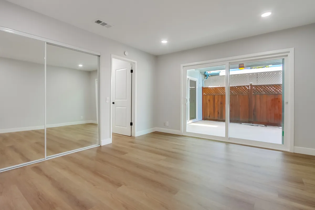 Building Photo - 3839 Vista Campana S #6