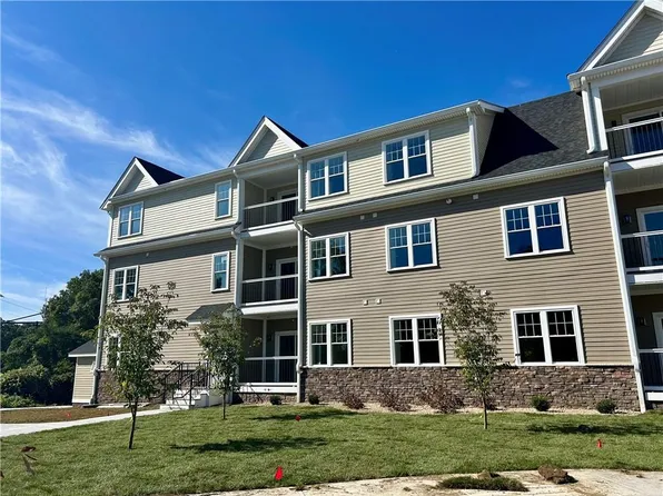 9 Joseph N Zenga Jr Blvd #308, East Greenwich, RI 02818