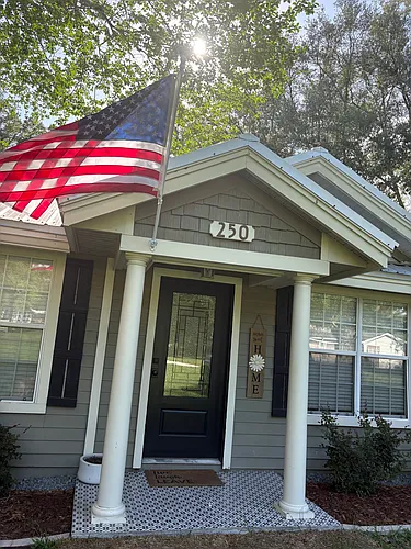 250 SW Walter Ave Photo 1