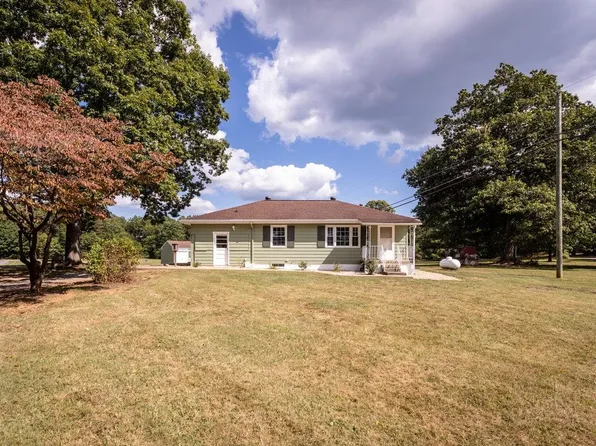 27 Annadale Ln, Stuarts Draft, VA 24477