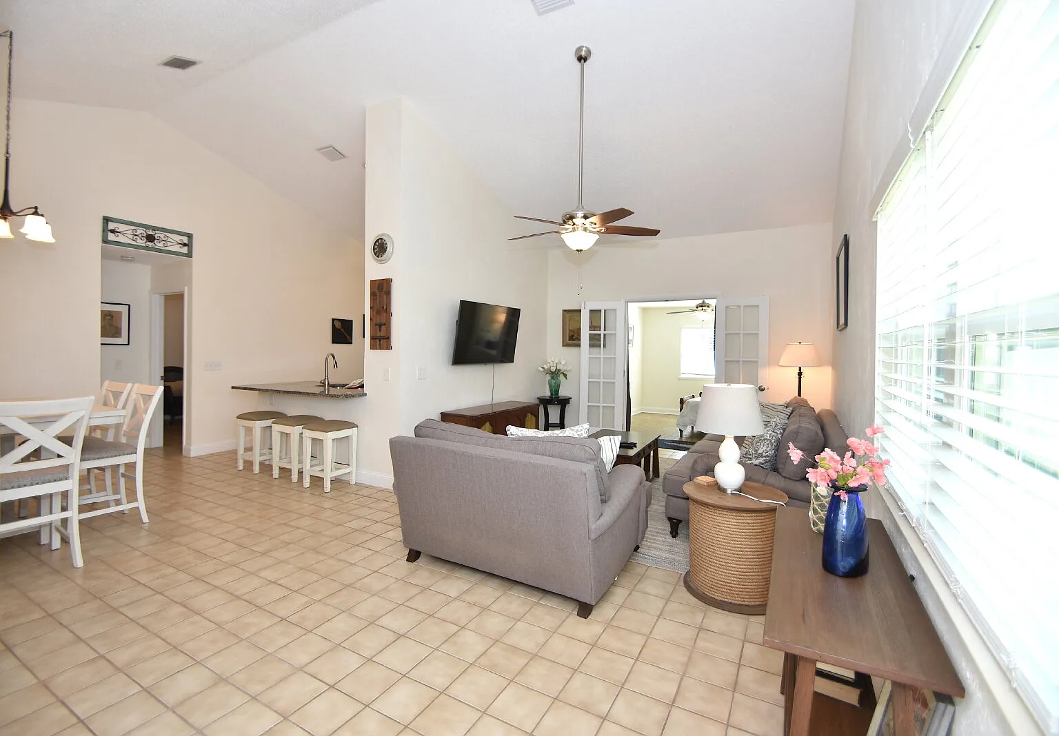 3 bed, 2.0 bath, 1553 sqft, $2,700 — Photo 4