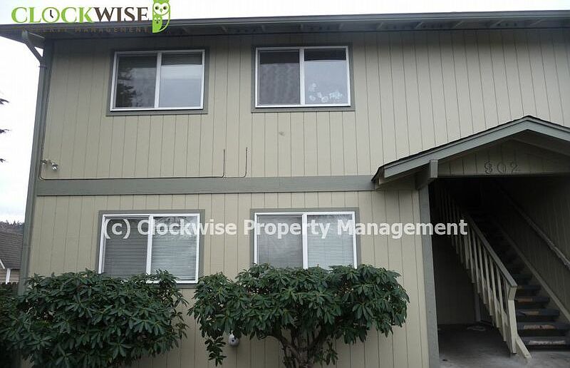 1st image of 902 10th Ave SE APT 3