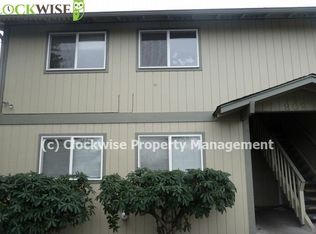 902 10th Ave SE APT 3, Puyallup, WA 98372