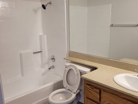 5th image of 12215 Graham St APT 33