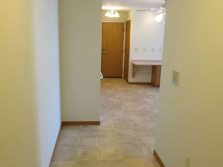 612 W State St — Photo 2