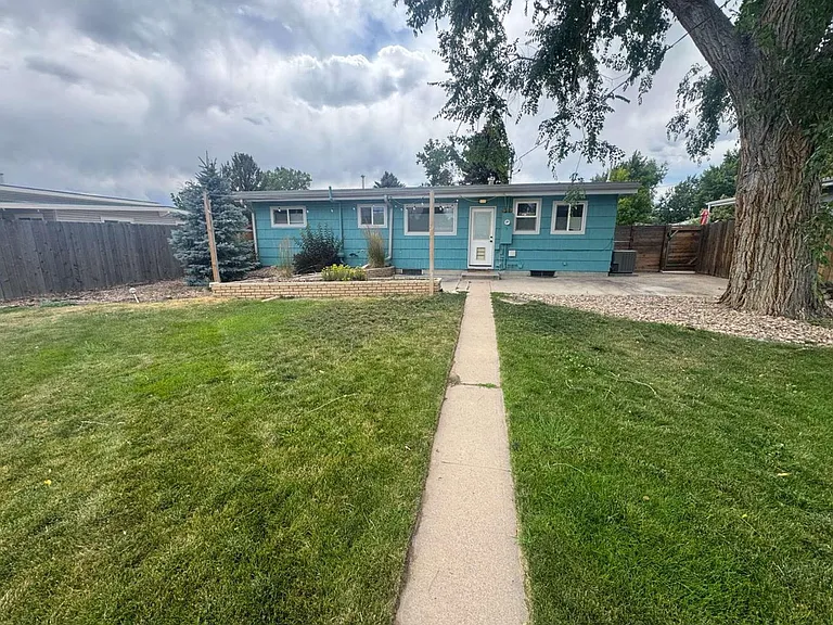 5390 S Greenwood St — Photo 16