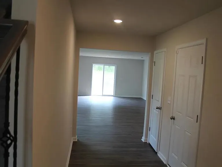 1537 Woodhouse Dr — Photo 3