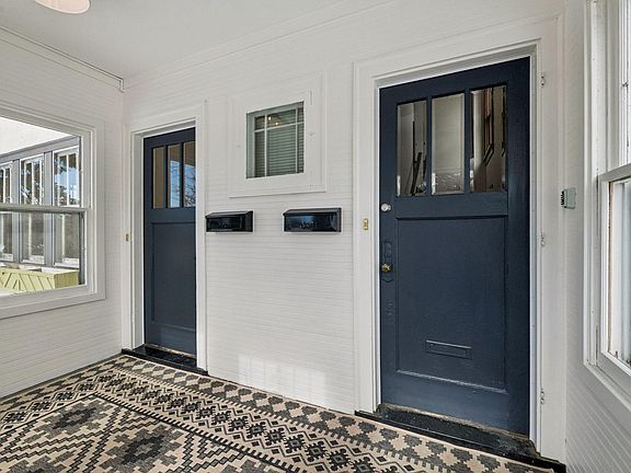 3rd image of 1805 19th Ave NE