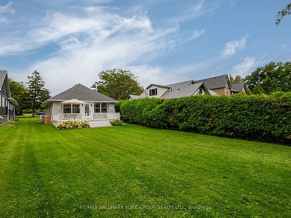 4th image of 913 Lake Dr N