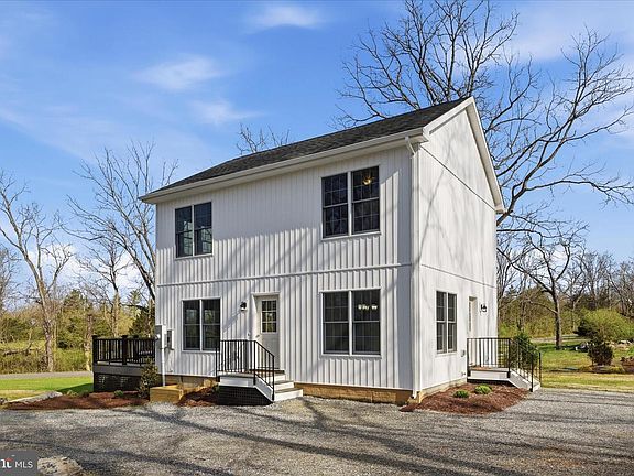 3rd image of 436 Summerville Rd